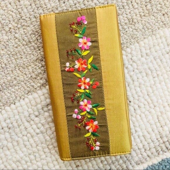 Vintage Floral Silk Embroidered Wallet NWOT - Picture 2 of 5